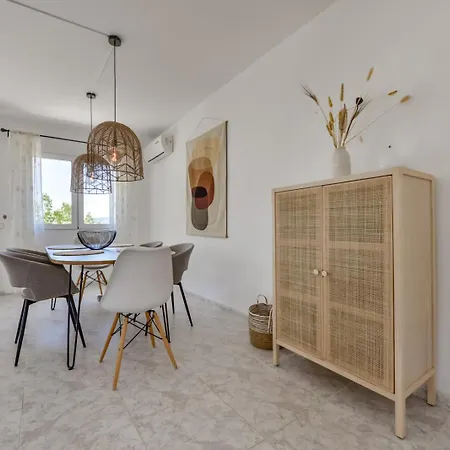 Guzman - Luz Villa *