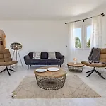 Guzman - Luz Villa